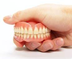 Całkowite protezy zębowe w gabinecie Dental Care Konin